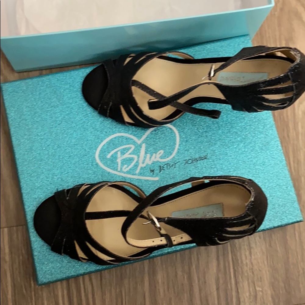 Shoes - Picture 3 of 8